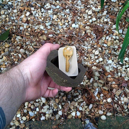 DOZEBEDDING®🪨Outdoor Key Hiding Rock🔑 - Realistic Weatherproof Stone Key Holder for Spare Keys